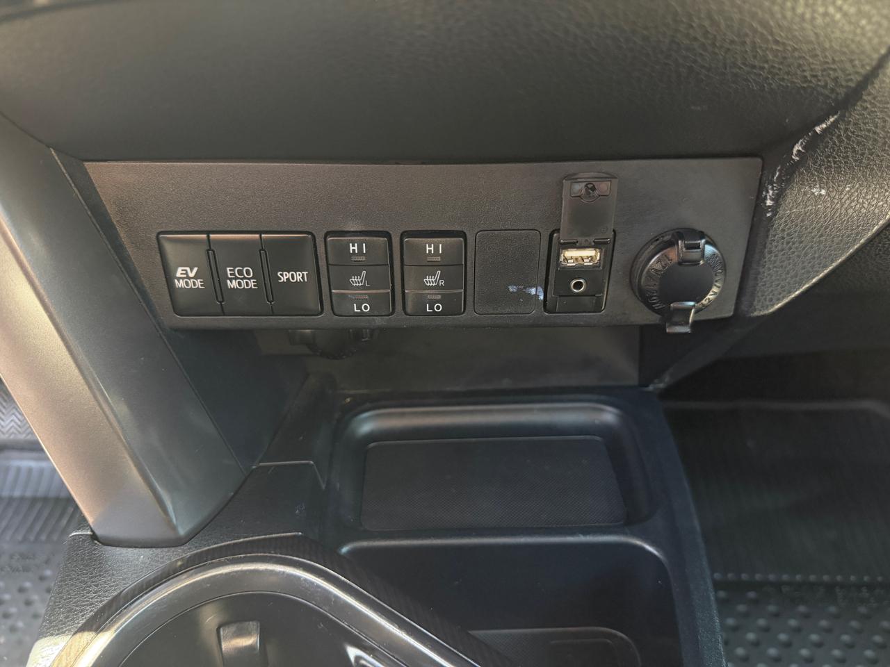 Toyota RAV4 Hybrid SE AWD (Natl) 2018