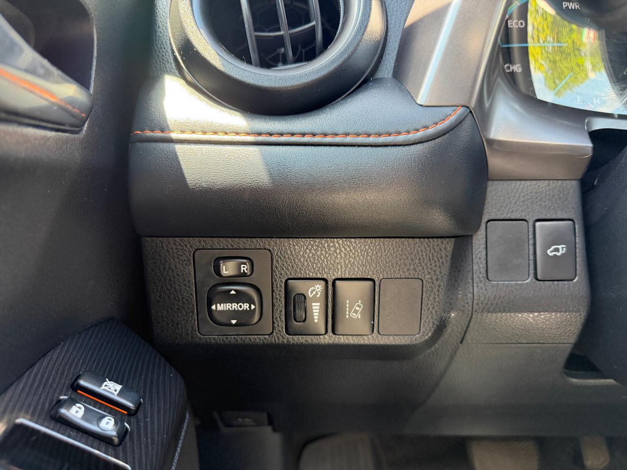 Toyota RAV4 Hybrid SE AWD (Natl) 2018