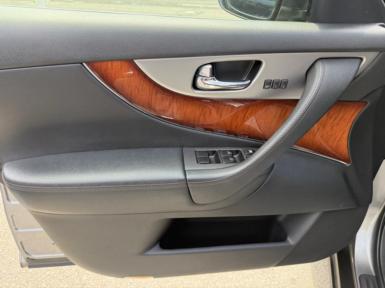 Infiniti FX35  2012