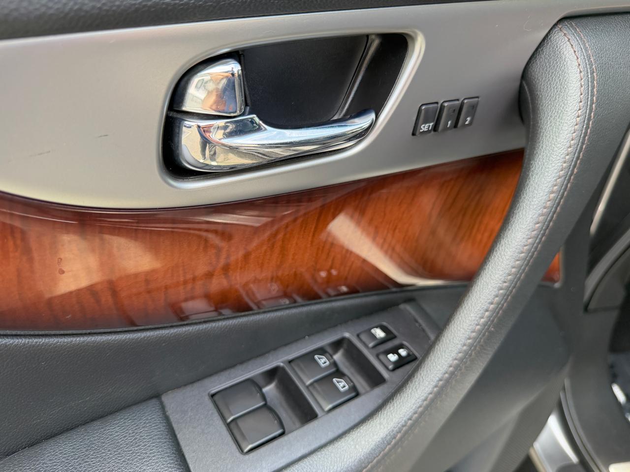 Infiniti FX35  2012