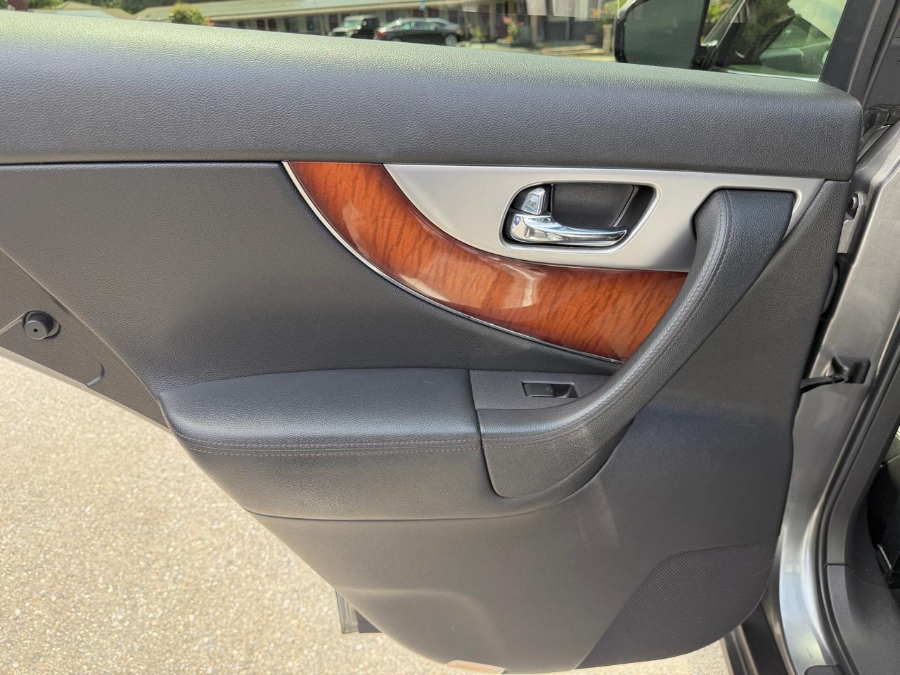Infiniti FX35  2012