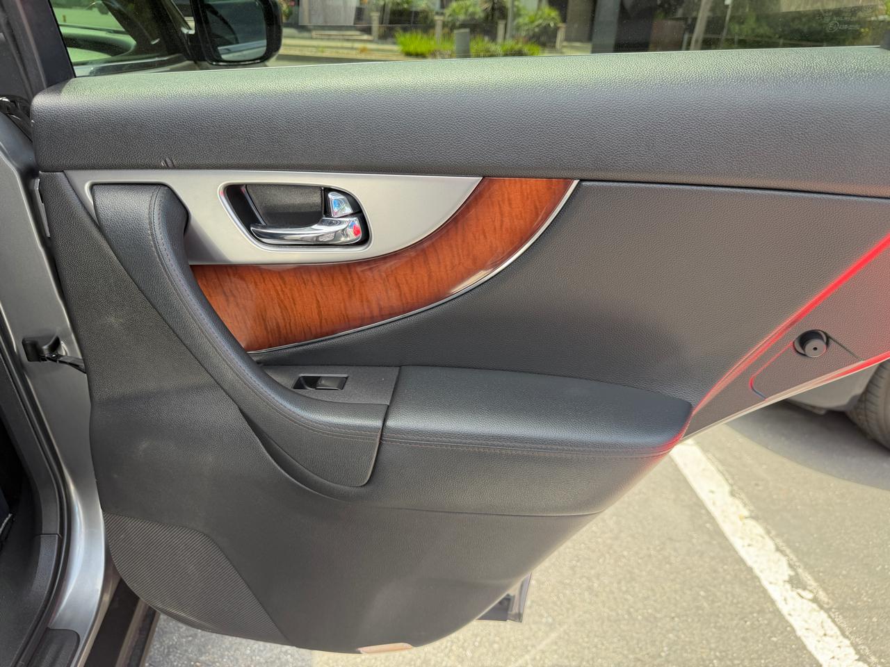 Infiniti FX35  2012