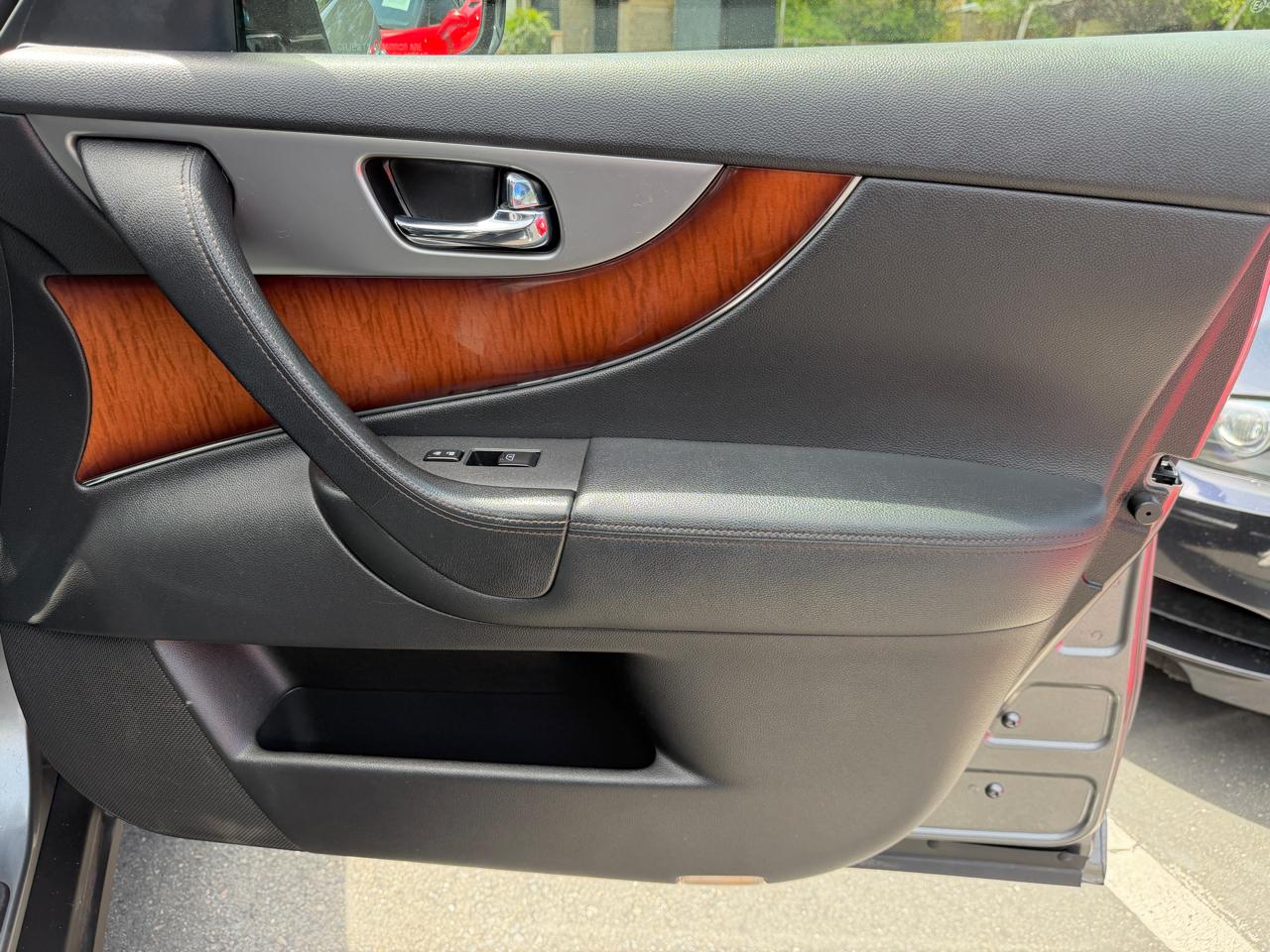 Infiniti FX35  2012