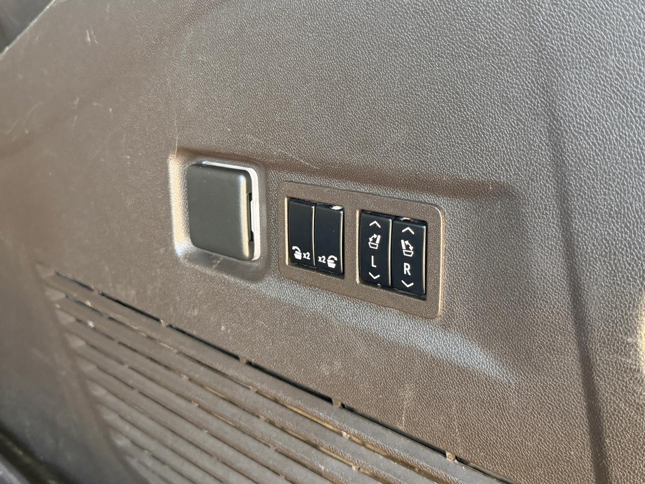 Chevrolet Suburban  2021