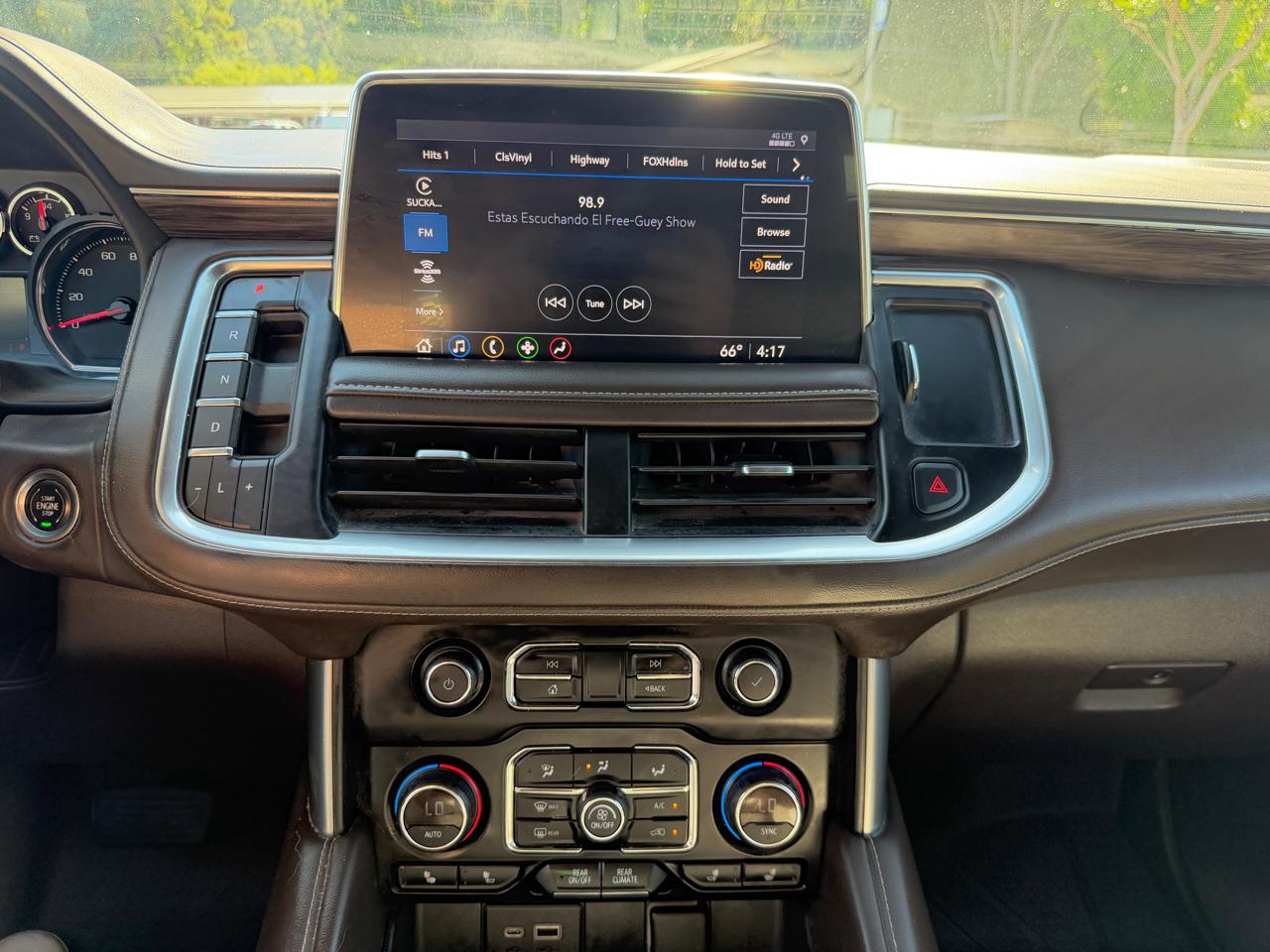 Chevrolet Suburban  2021