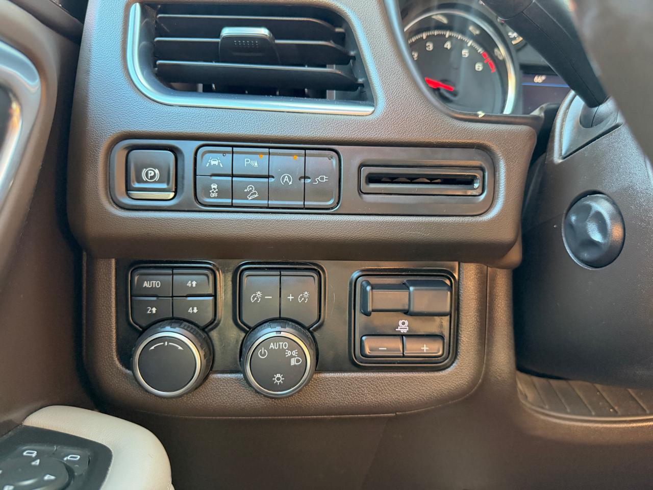 Chevrolet Suburban  2021