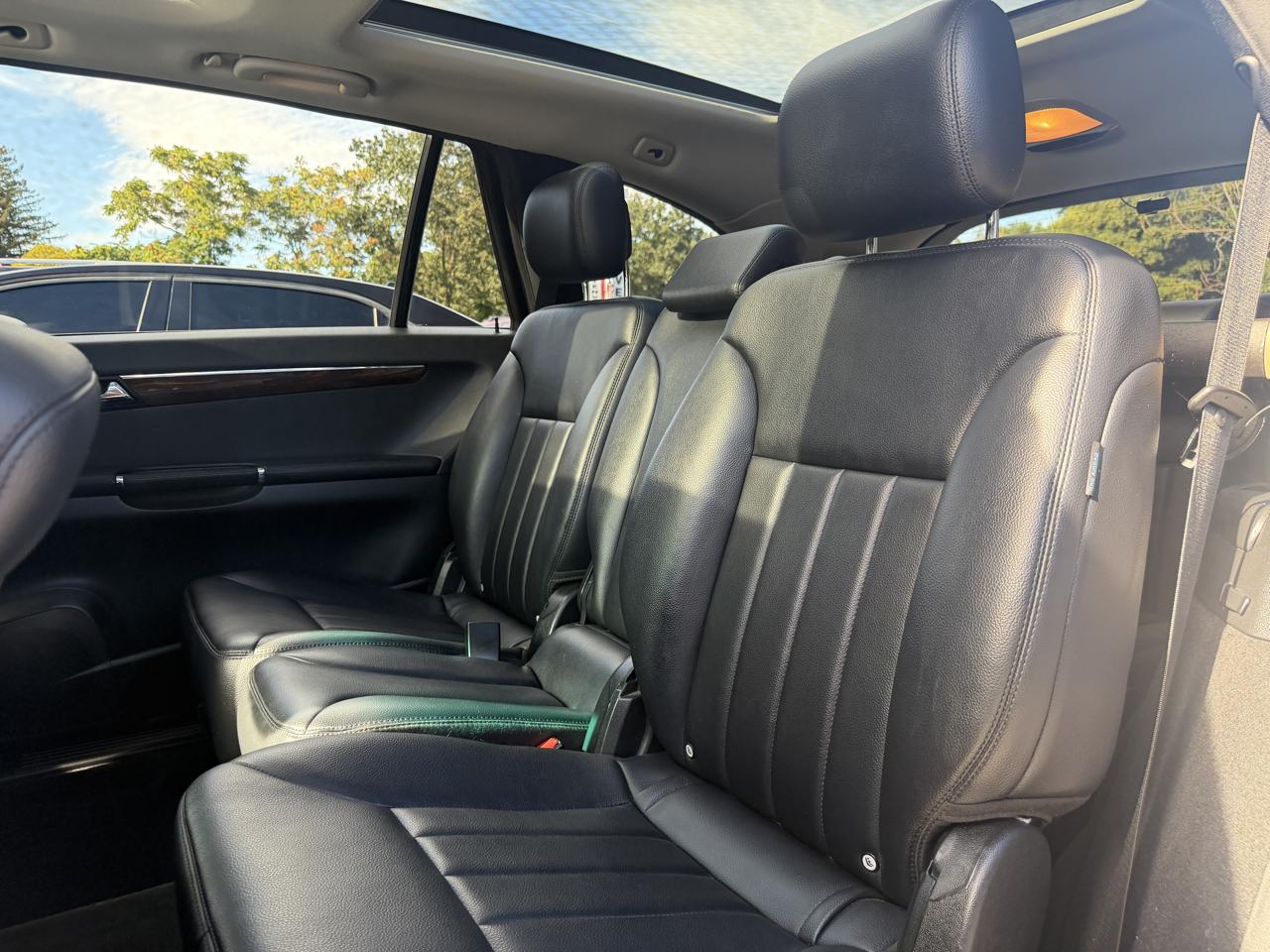 Mercedes-Benz R350  2010