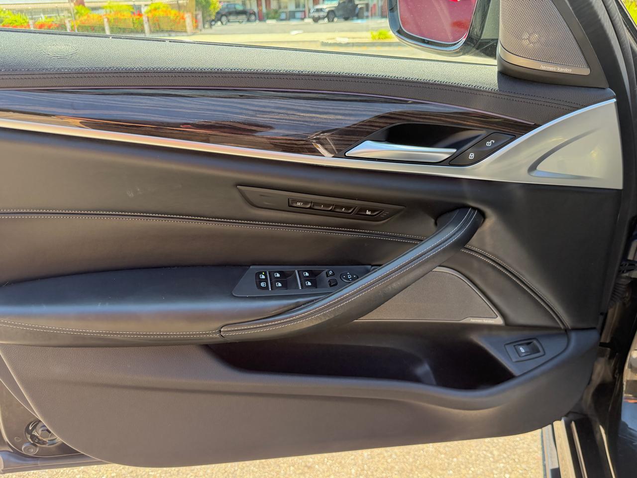 BMW 5 Series M550i xDrive Sedan 2018
