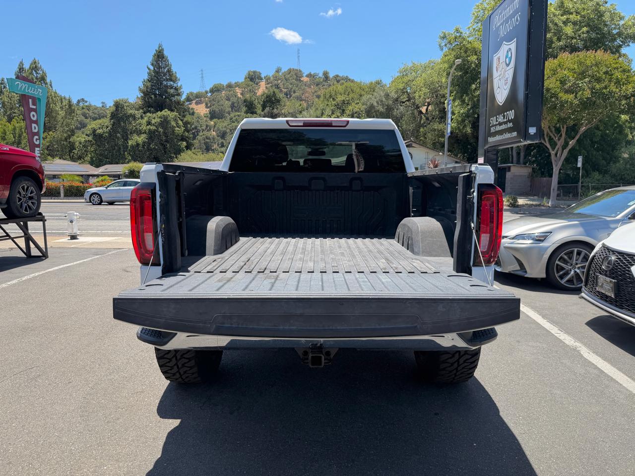 GMC Sierra 1500 4WD Crew Cab 147" SLT 2025