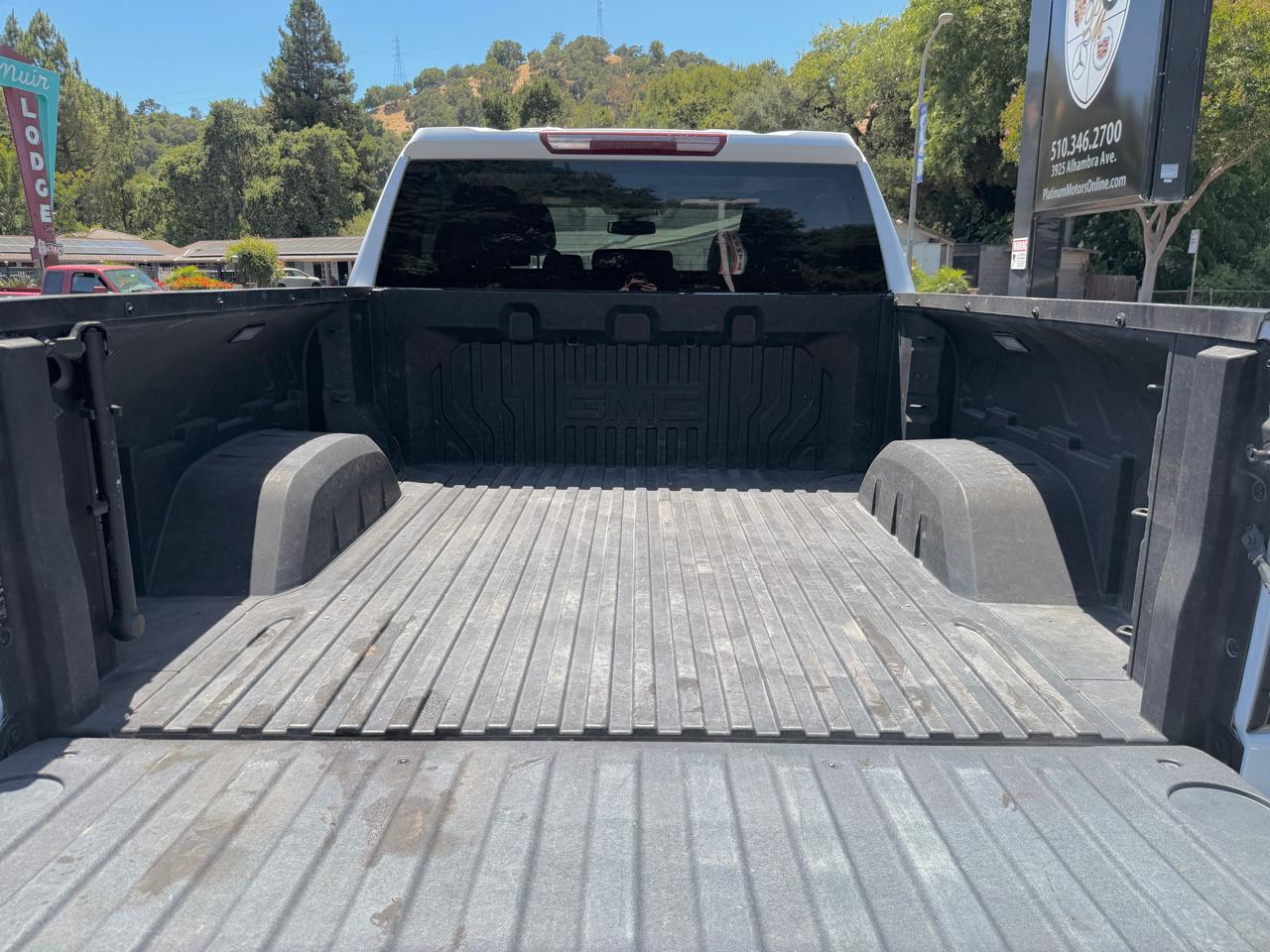 GMC Sierra 1500 4WD Crew Cab 147" SLT 2025