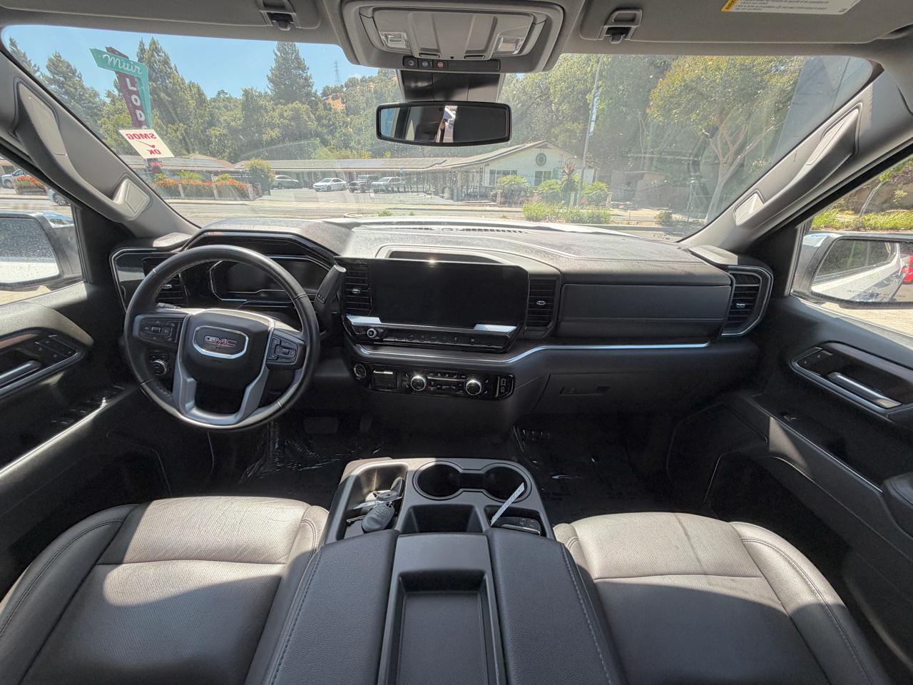 GMC Sierra 1500 4WD Crew Cab 147" SLT 2025