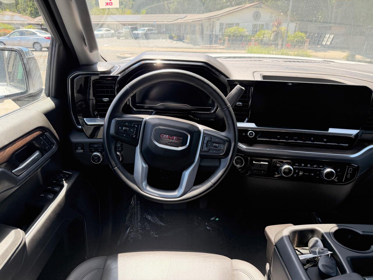 GMC Sierra 1500 4WD Crew Cab 147" SLT 2025
