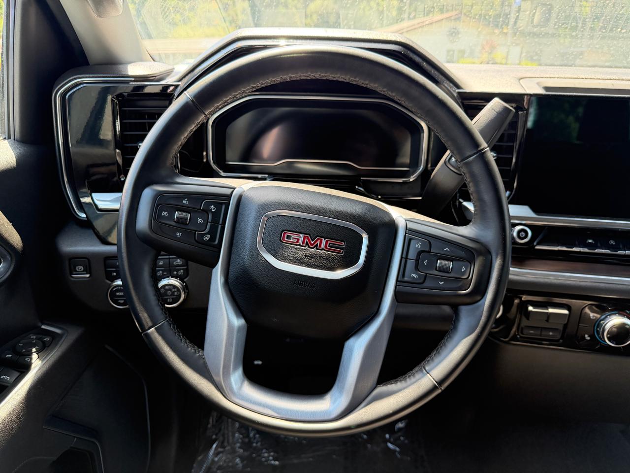 GMC Sierra 1500 4WD Crew Cab 147" SLT 2025