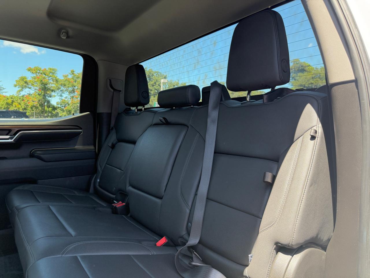 GMC Sierra 1500 4WD Crew Cab 147" SLT 2025