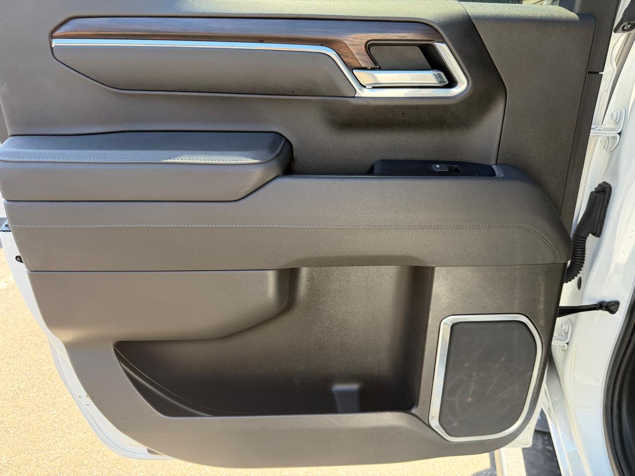GMC Sierra 1500 4WD Crew Cab 147" SLT 2025