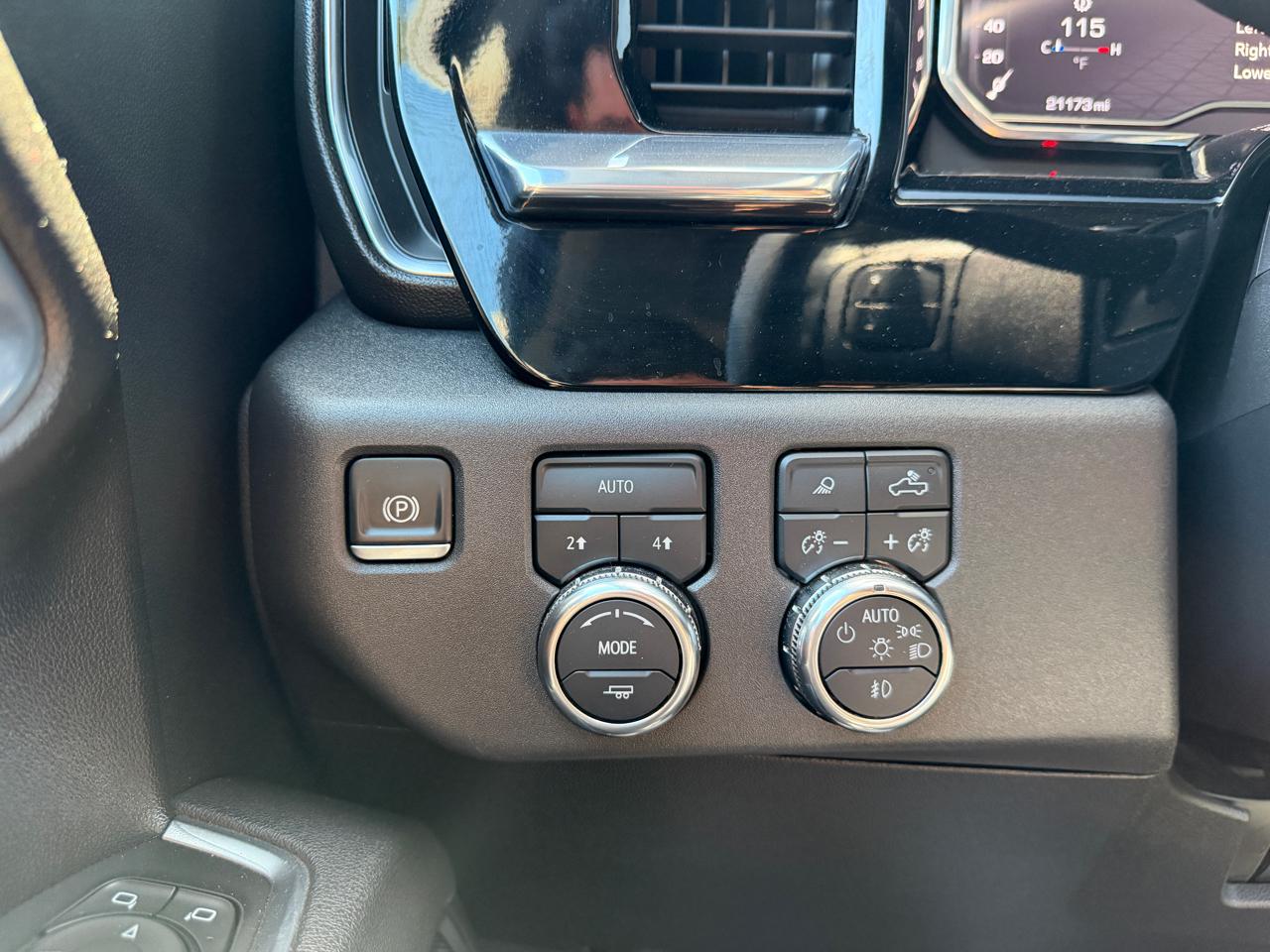 GMC Sierra 1500 4WD Crew Cab 147" SLT 2025