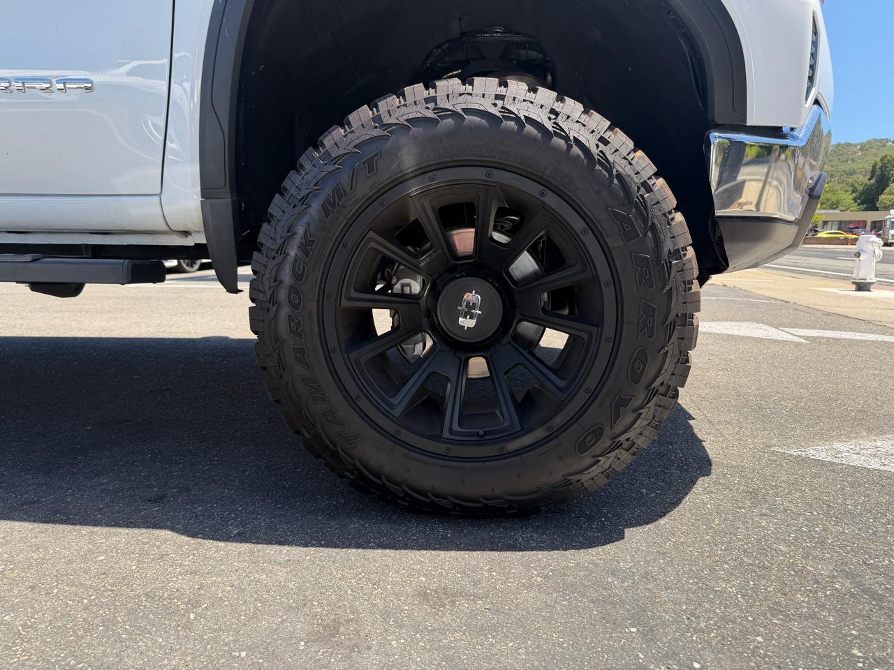 GMC Sierra 1500 4WD Crew Cab 147" SLT 2025