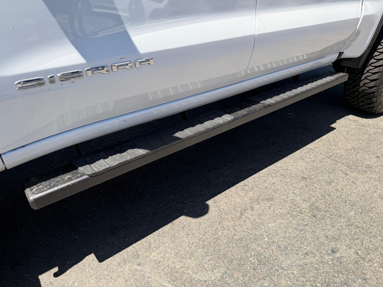 GMC Sierra 1500 4WD Crew Cab 147" SLT 2025