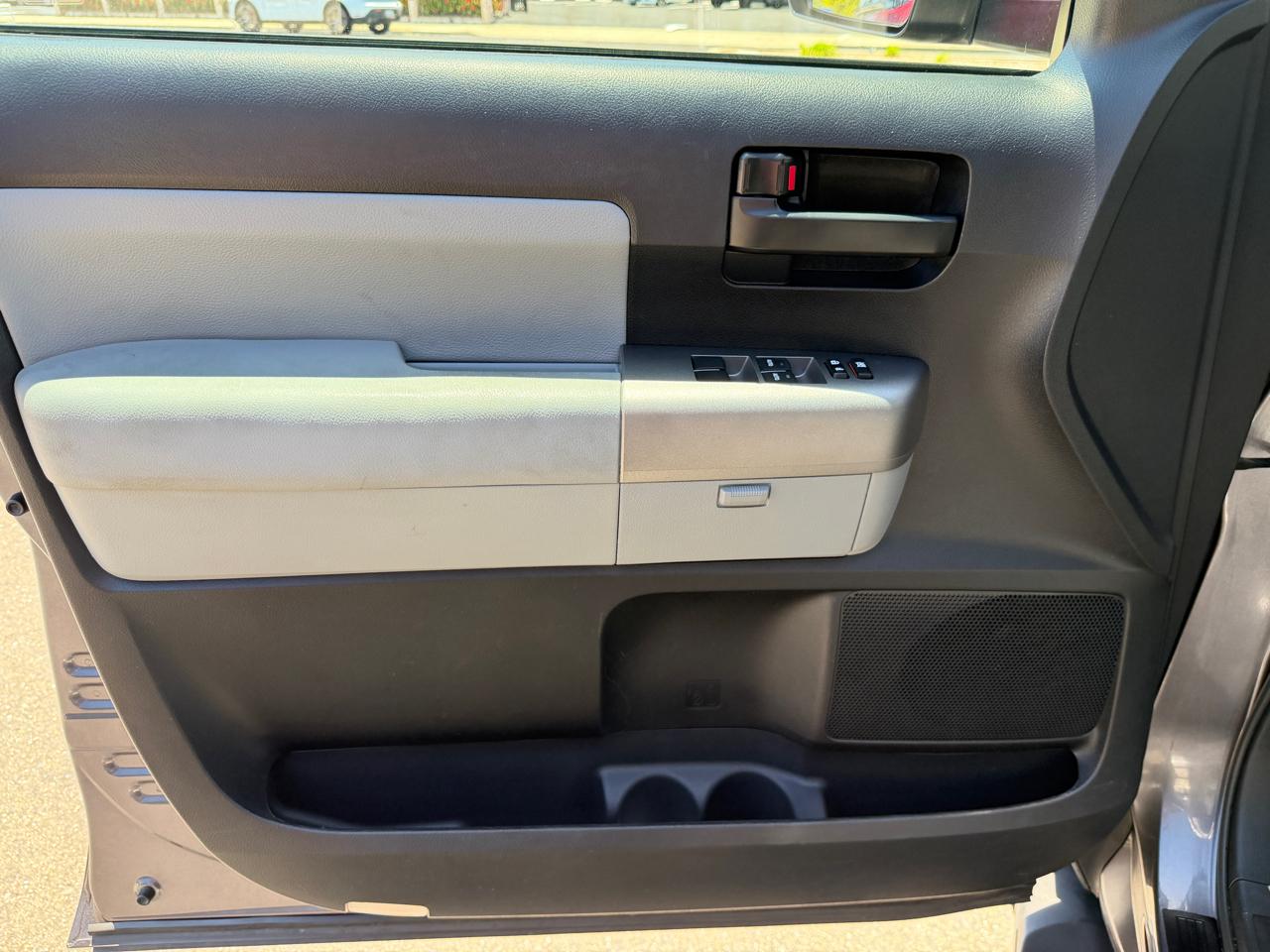 Toyota Sequoia  2015