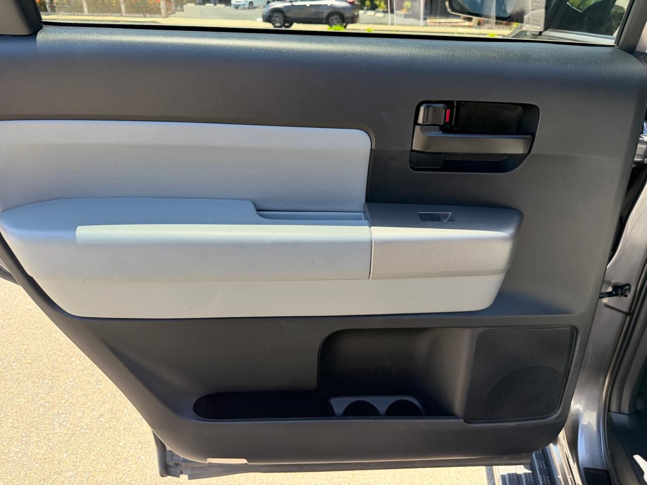 Toyota Sequoia  2015