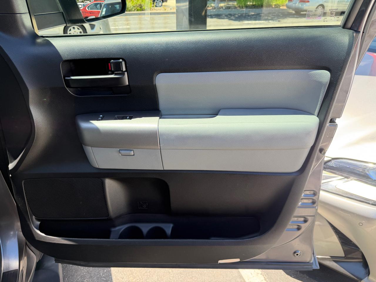 Toyota Sequoia  2015