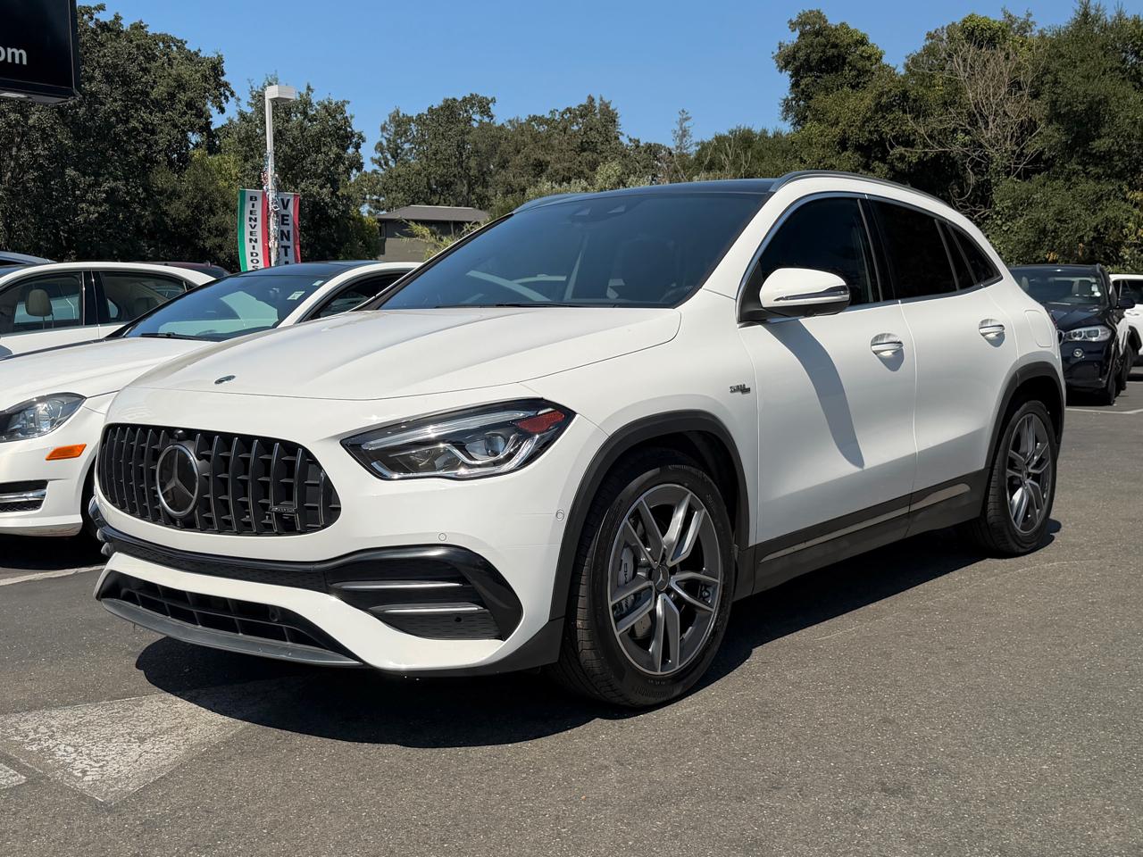Mercedes-Benz GLA  2021