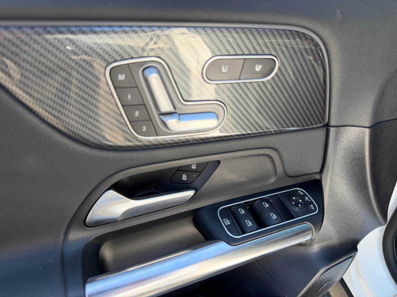 Mercedes-Benz GLA  2021