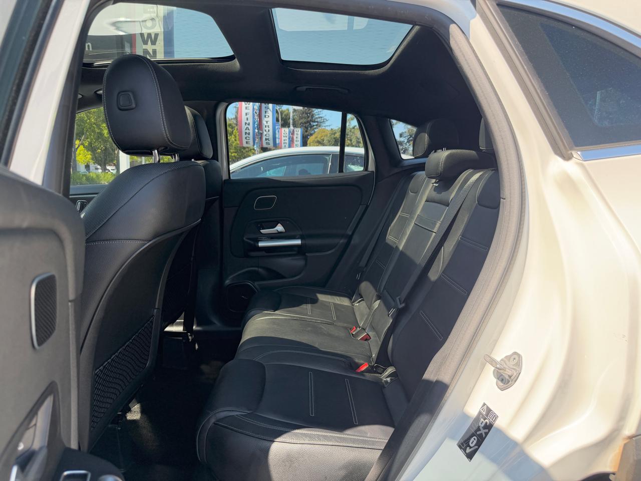 Mercedes-Benz GLA  2021