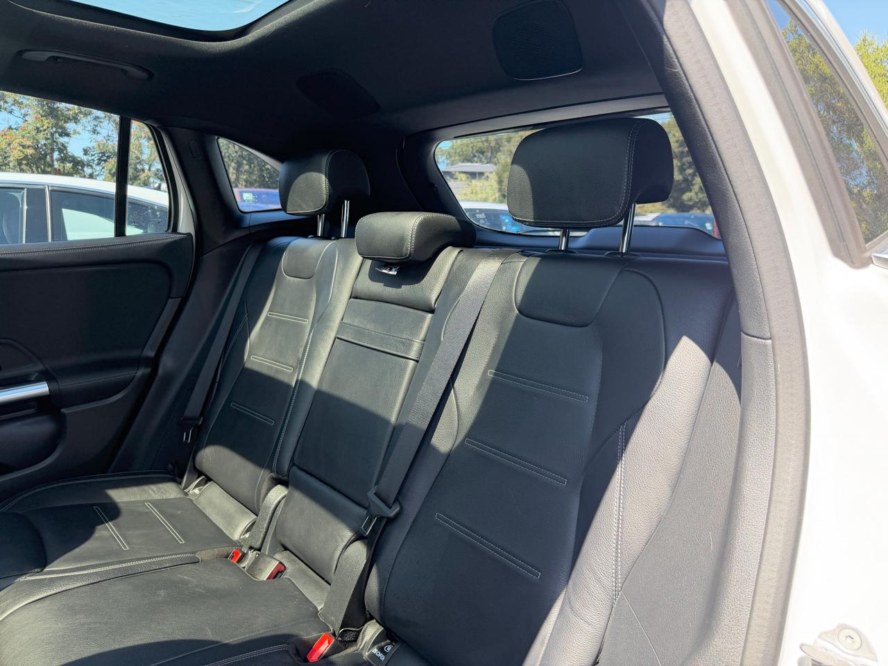 Mercedes-Benz GLA  2021