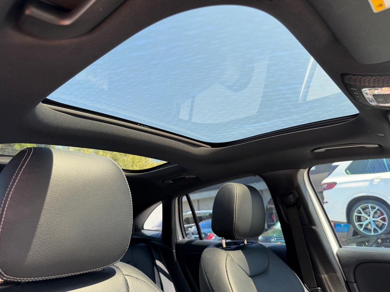 Mercedes-Benz GLA  2021