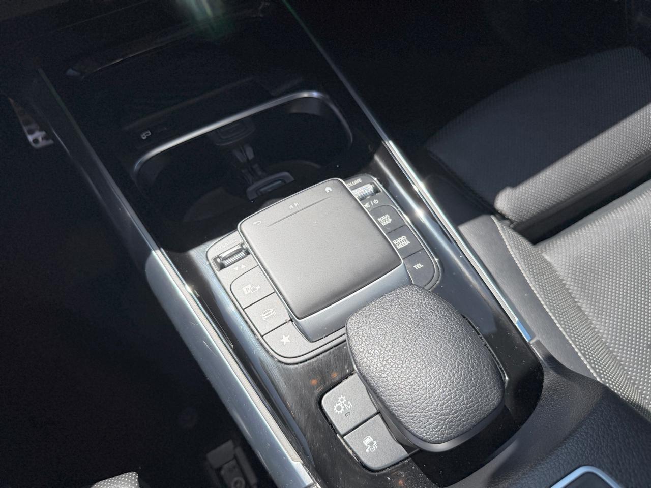 Mercedes-Benz GLA  2021
