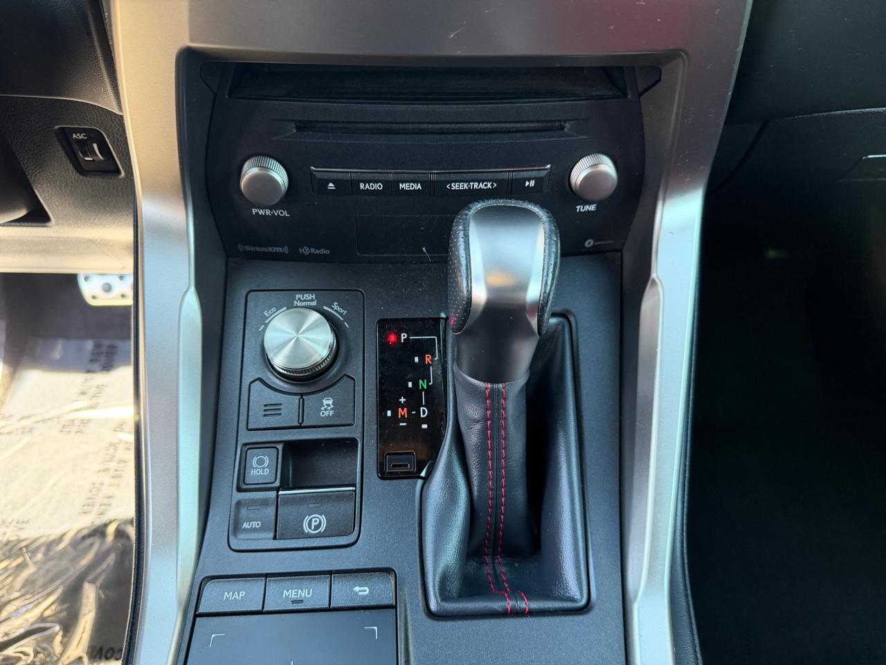 Lexus NX  2020