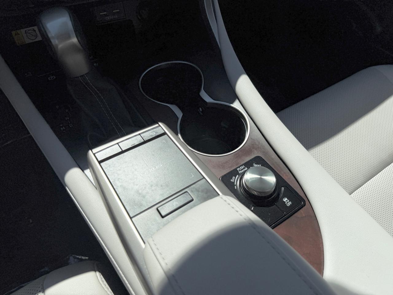Lexus RX  2022