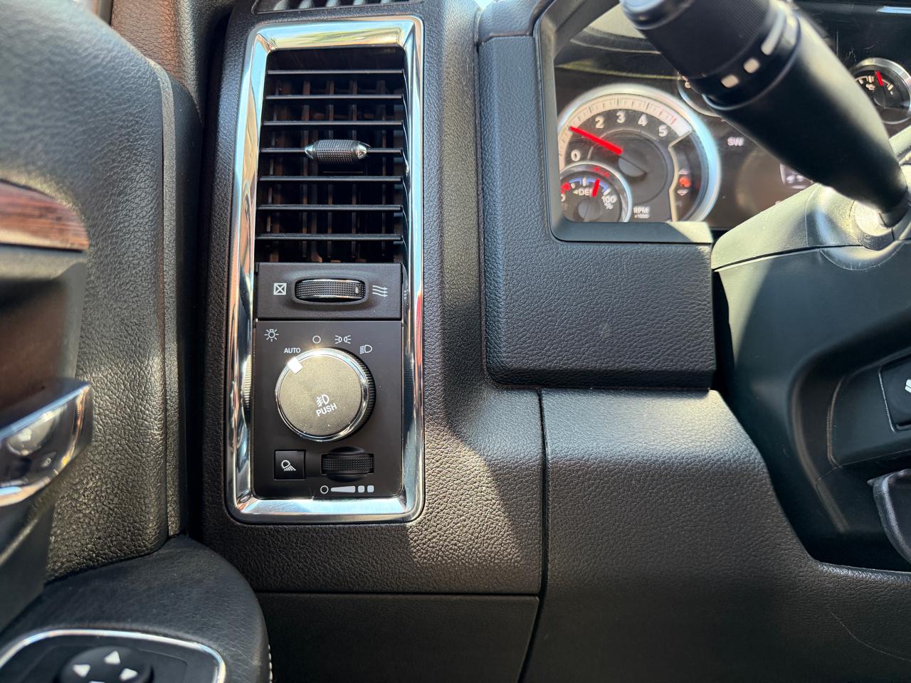 RAM 1500 Laramie 4x4 Crew Cab 5'7" Box 2018