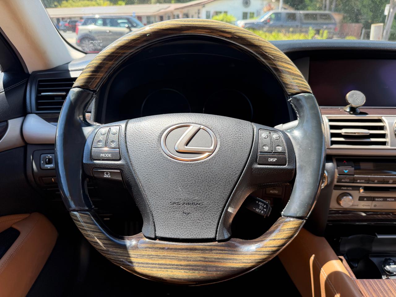 Lexus LS 460  2016