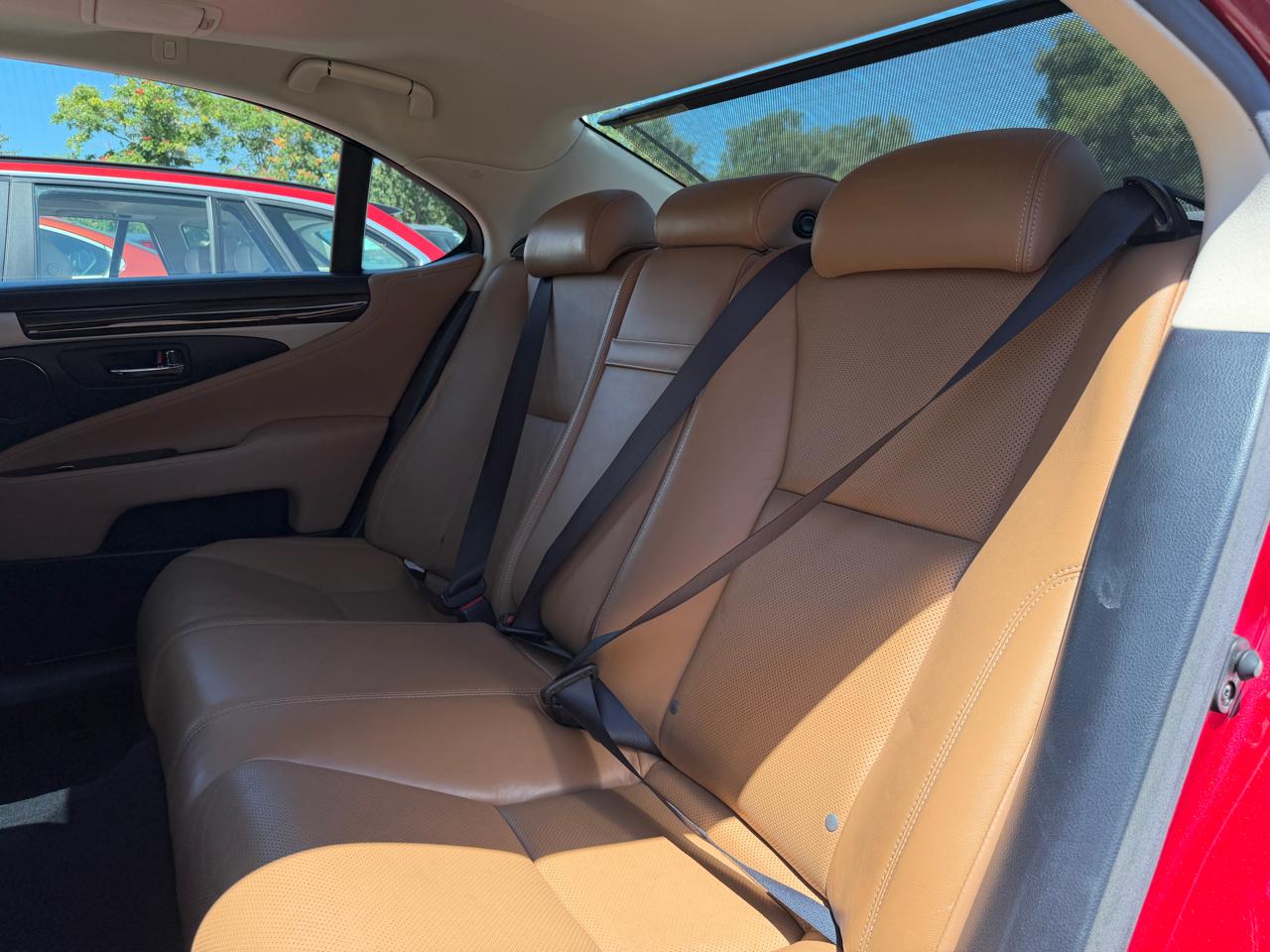 Lexus LS 460  2016