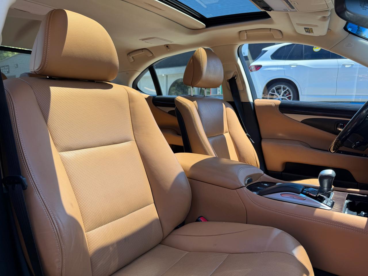 Lexus LS 460  2016