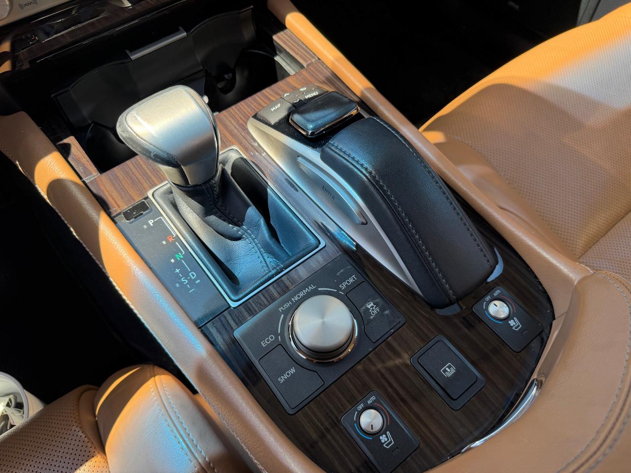 Lexus LS 460  2016