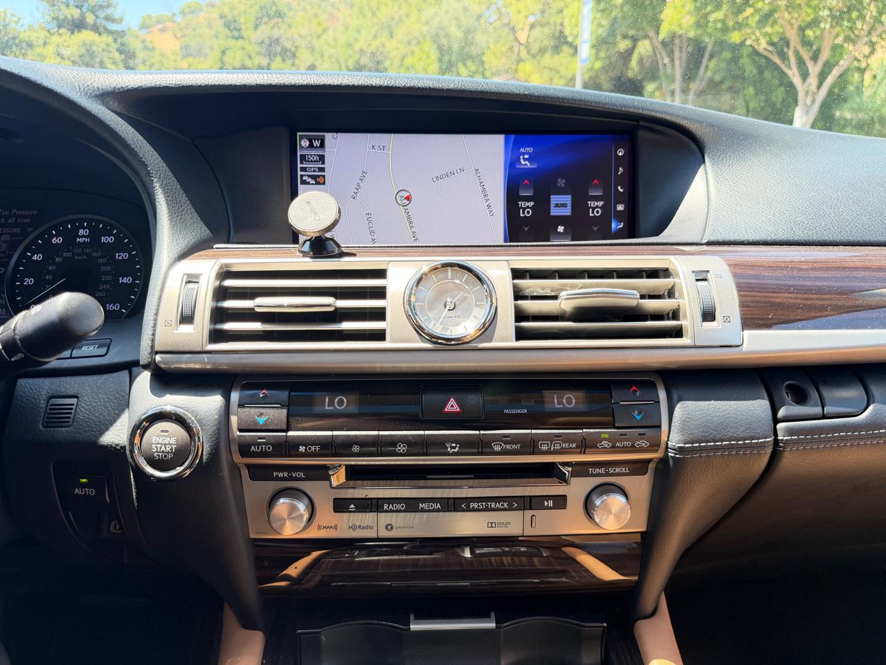 Lexus LS 460  2016