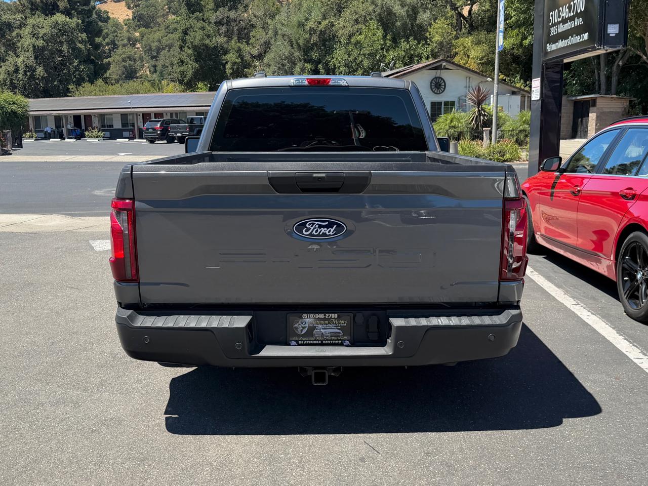 Ford F-150 XL 4WD Reg Cab 8' Box 2025