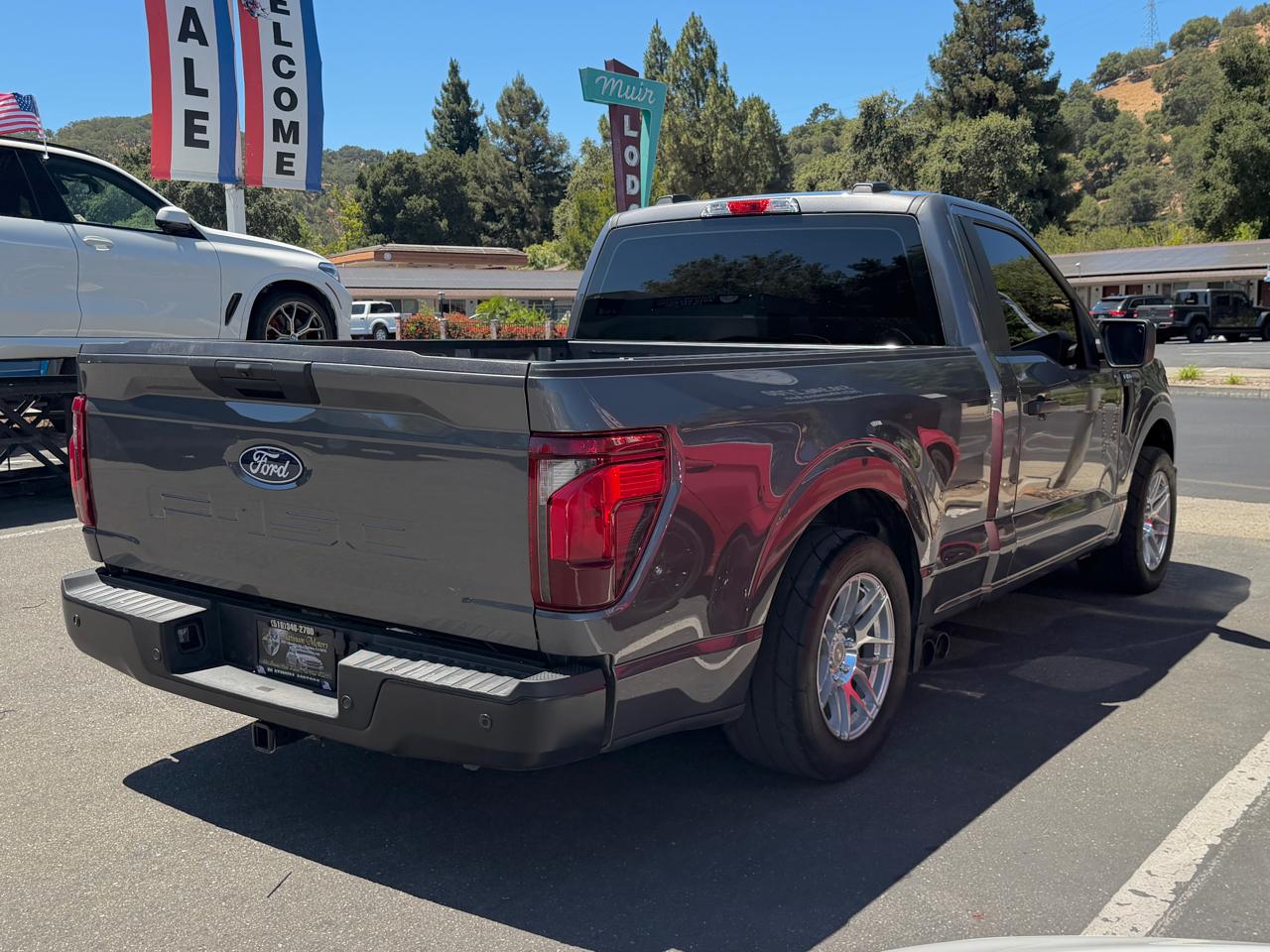 Ford F-150 XL 4WD Reg Cab 8' Box 2025
