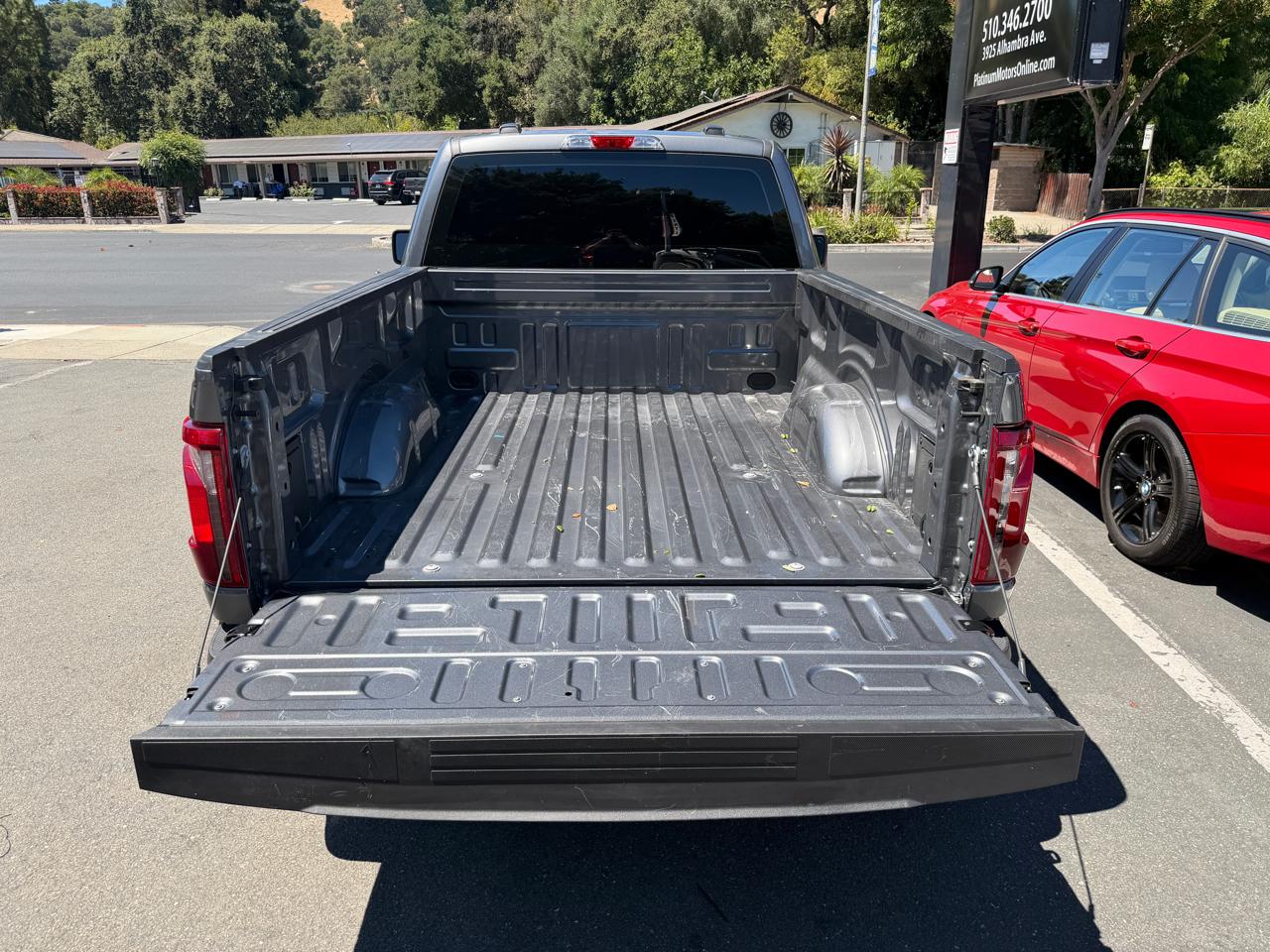 Ford F-150 XL 4WD Reg Cab 8' Box 2025