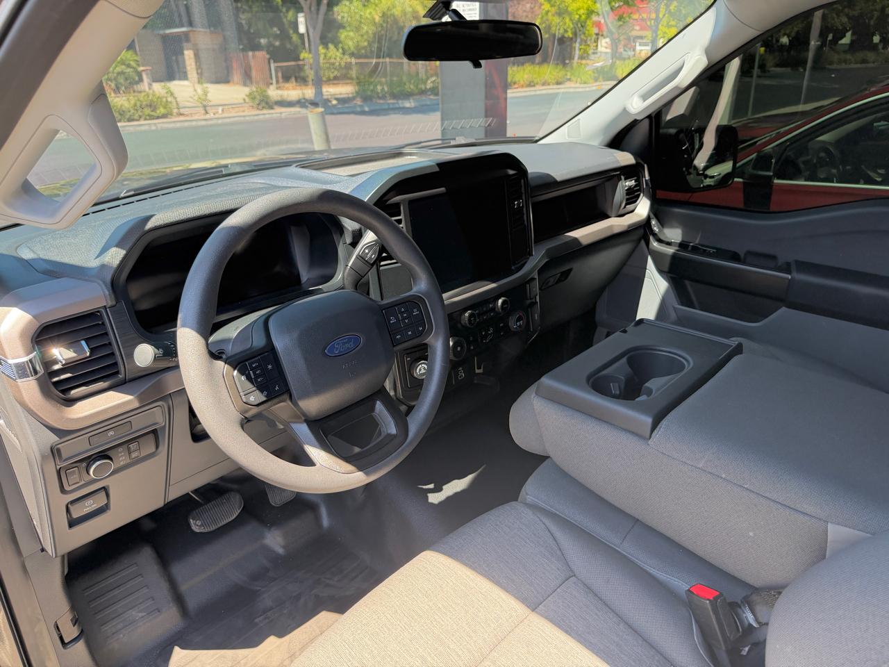 Ford F-150 XL 4WD Reg Cab 8' Box 2025