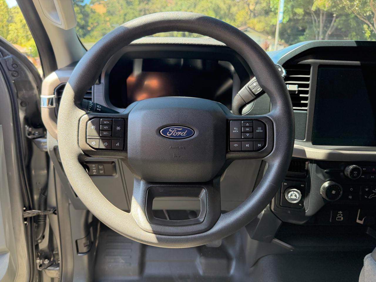Ford F-150 XL 4WD Reg Cab 8' Box 2025