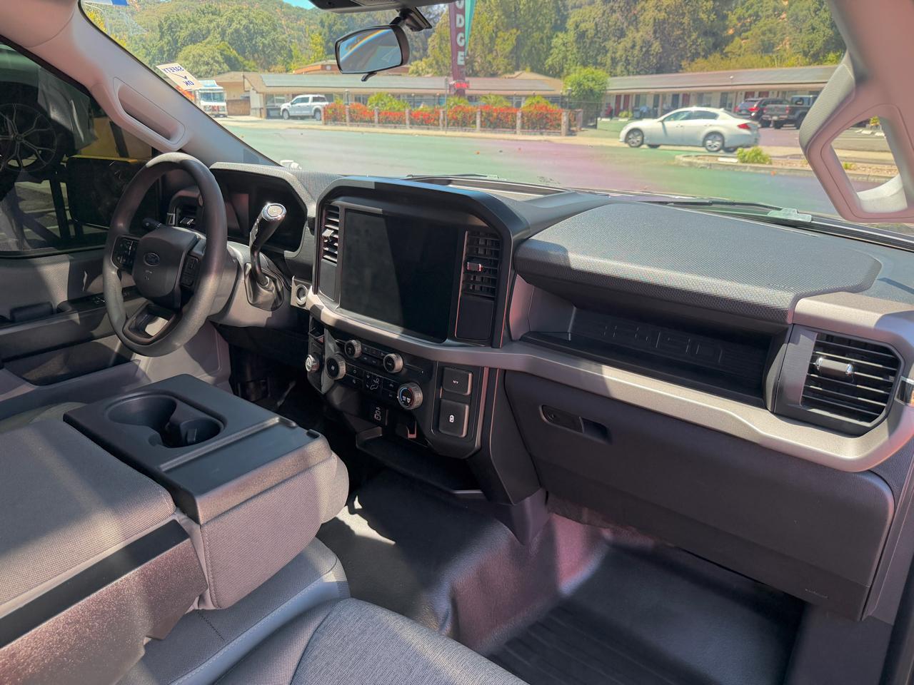 Ford F-150 XL 4WD Reg Cab 8' Box 2025