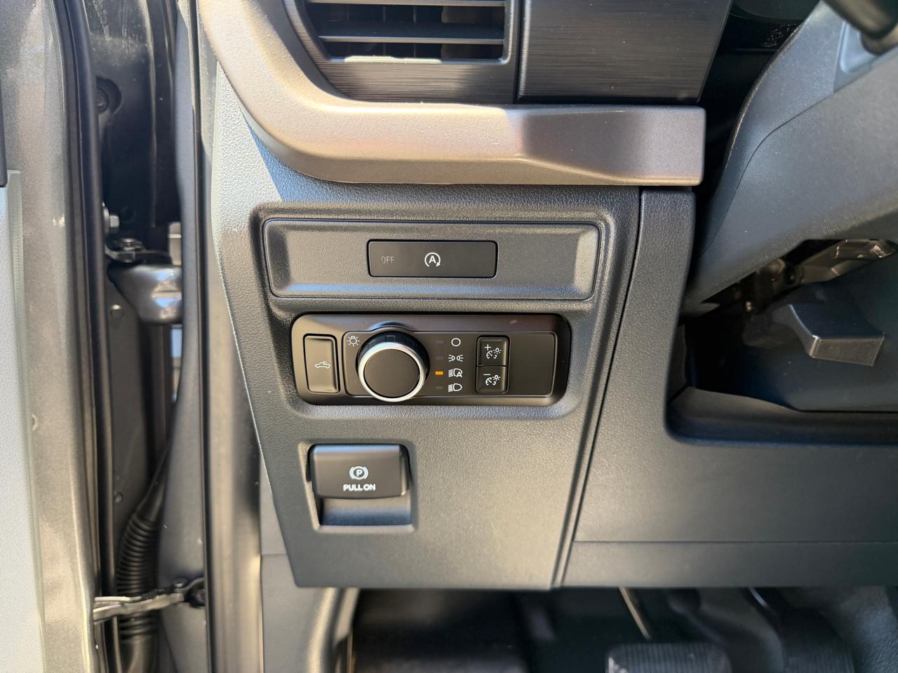 Ford F-150 XL 4WD Reg Cab 8' Box 2025