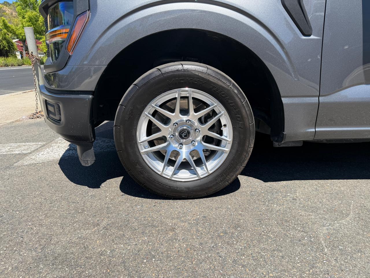 Ford F-150 XL 4WD Reg Cab 8' Box 2025
