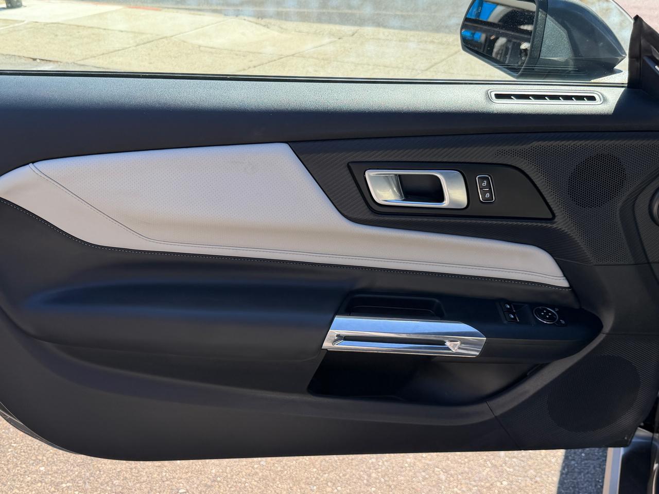 Ford Mustang  2025