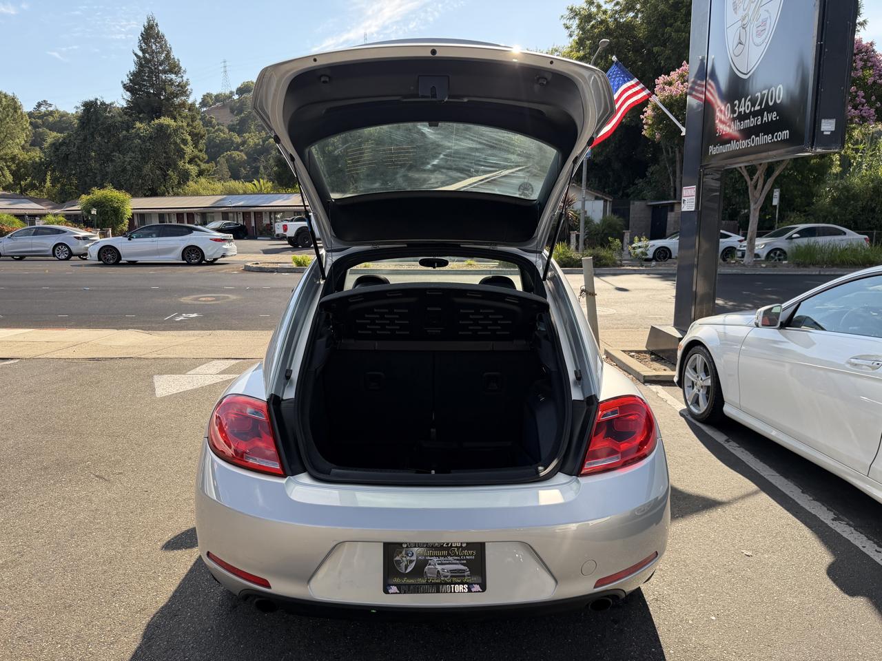 Volkswagen Beetle Coupe 2dr DSG 2.0T Turbo PZEV 2013