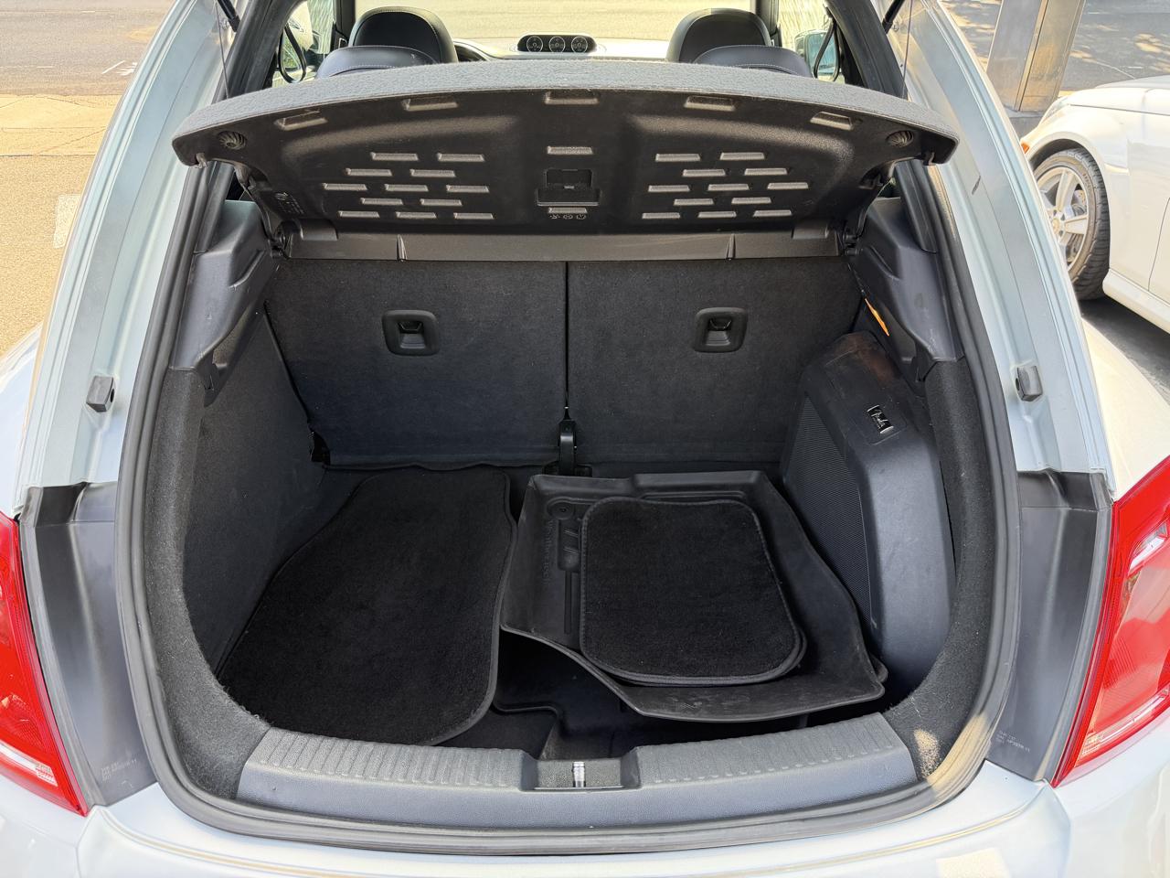 Volkswagen Beetle Coupe 2dr DSG 2.0T Turbo PZEV 2013